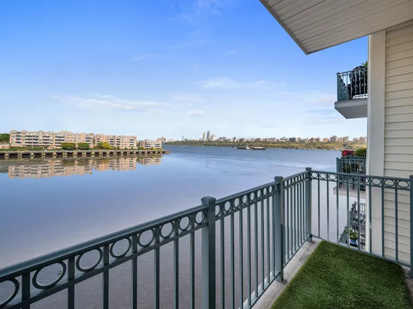 252 The Promenade image 3 of 28