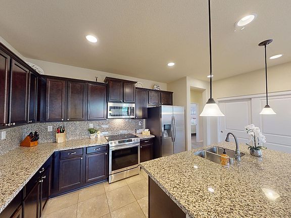 3rd image of 7075 Diversey Dr