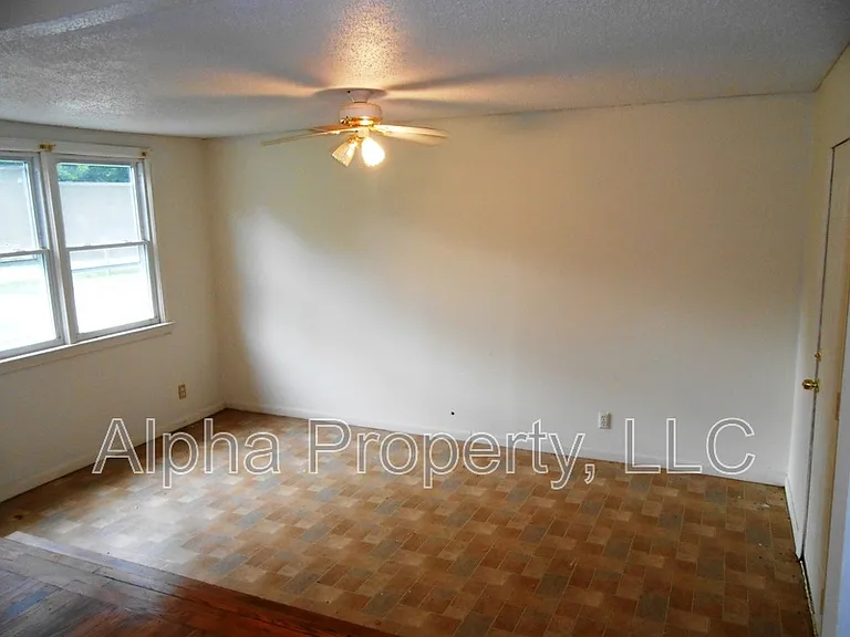 31 Foxhall Rd — Photo 3