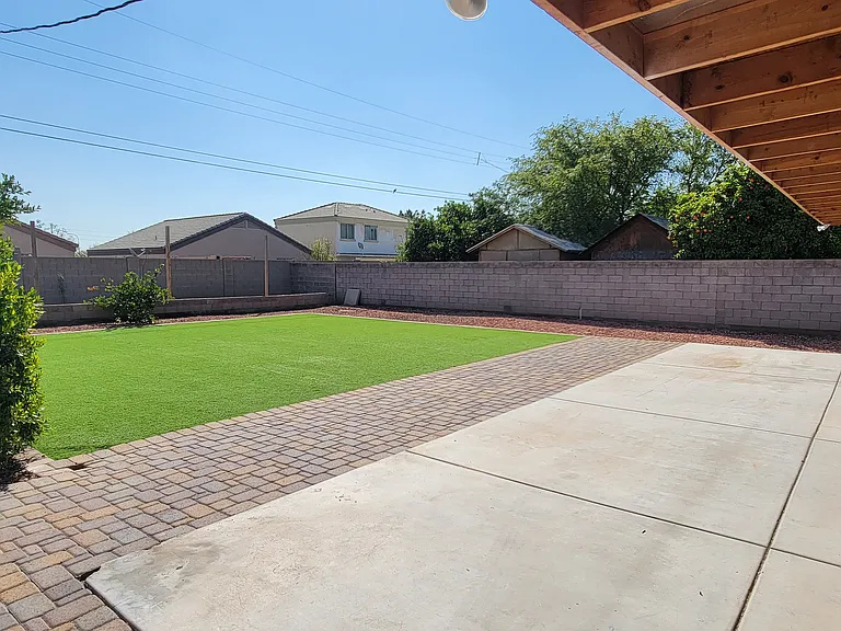 1421 S 108th Ave — Photo 1