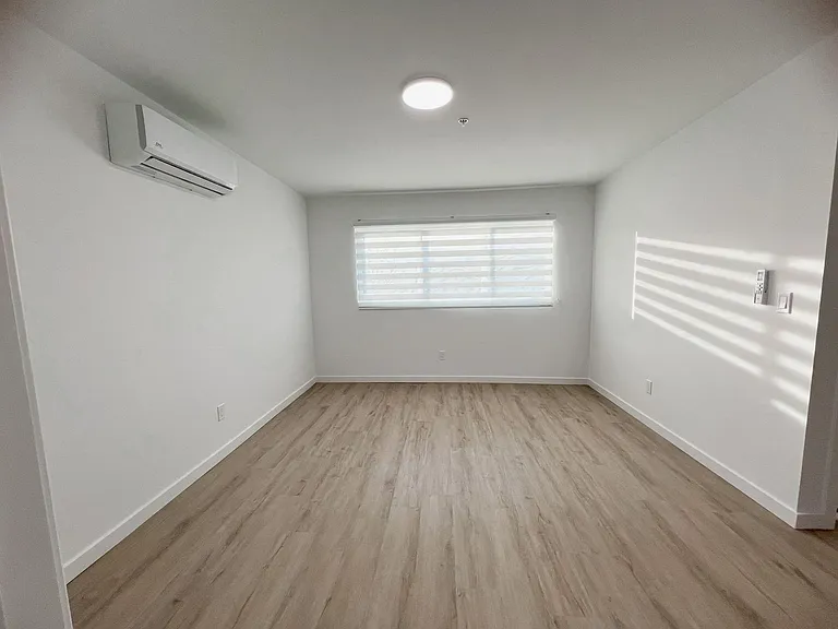 1577 N Fair Oaks Ave — Photo 4