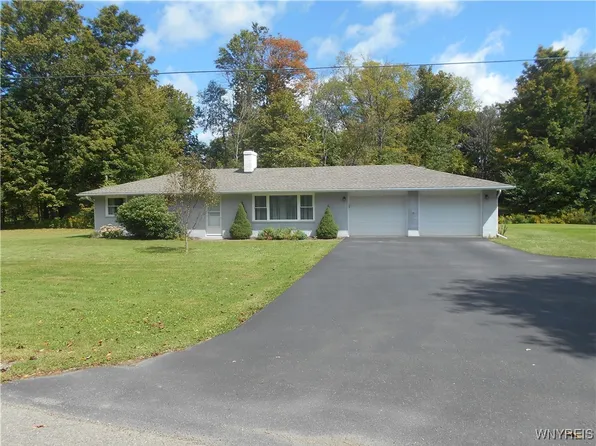 89 Grove St, Delevan, NY 14042