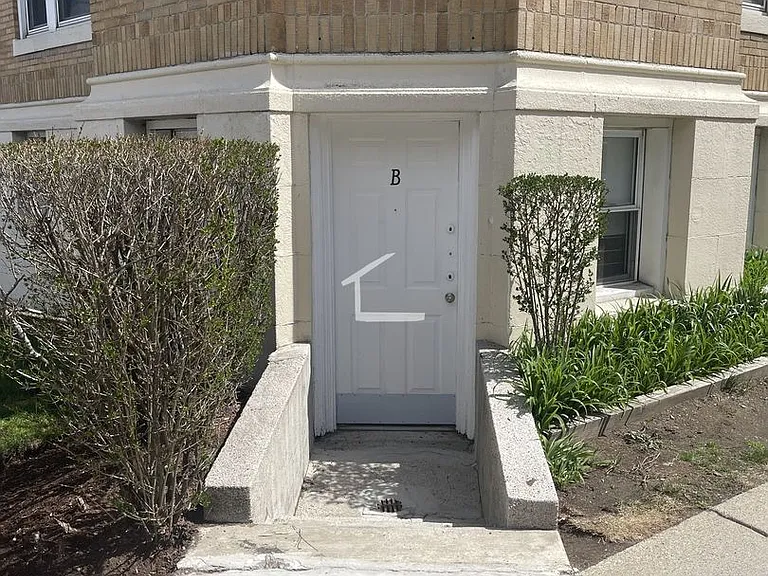 212 Kelton St #B — Photo 2