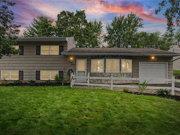37 Green Acorn Ln, Henrietta, NY 14467