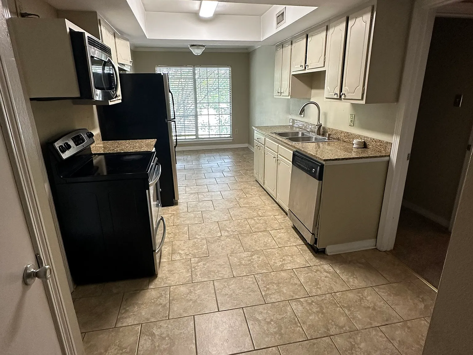 2 bed, 1200 sqft, $1,300 — Photo 4