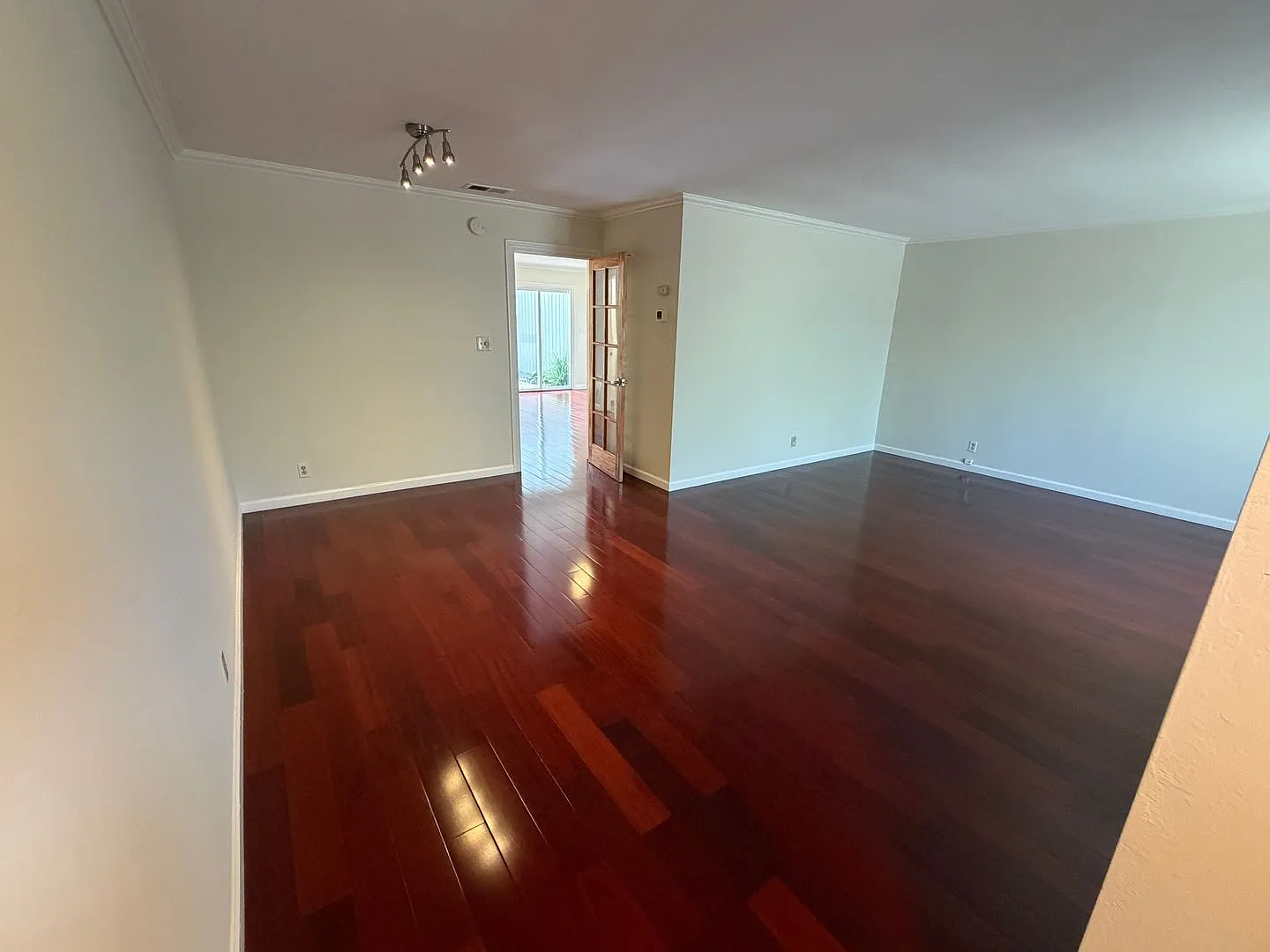 $750 Move In Special Spacious 2 Story 4bed/2.5bath Located In A Coastal Community In The Desirabl... — Photo 3