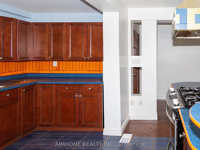 9890 Bayview Ave — Photo 10