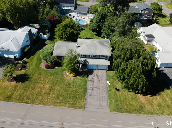 10 Eastwood Road, West Hartford, CT 06117