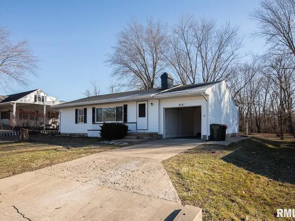 414 Crestlawn Dr, Washington, IL 61571