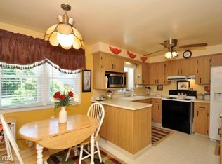 917 Echo Ln, Racine, WI 53406