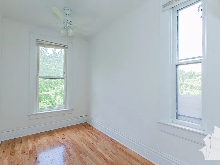 2317 N Southport Ave #CH3 — Photo 4