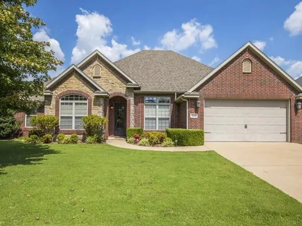 4504 W Putting Green Dr, Fayetteville, AR 72704