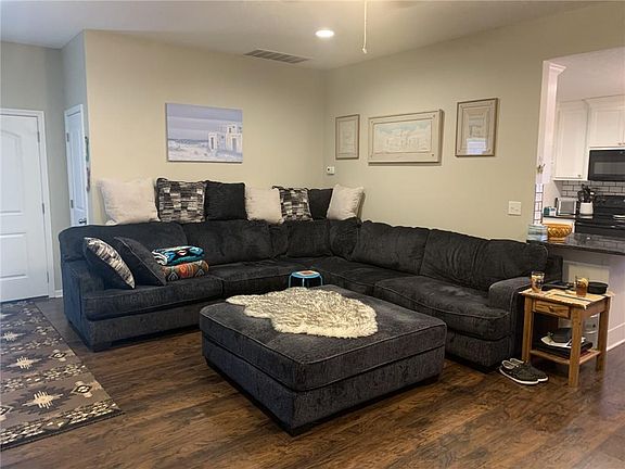 2nd image of 903 Ingleside Dr