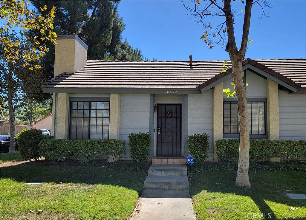 2 bed, 870 sqft, $2,500 — Photo 1