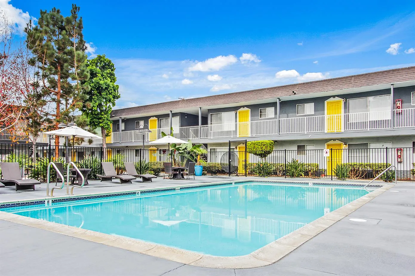 The Atherton Apartments — Photo 2