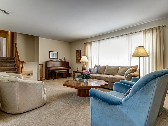 5th image of 41 Taylor Dr