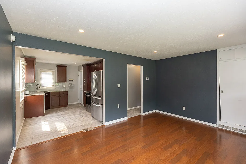 4 bed, 1131 sqft, $2,500 — Photo 4