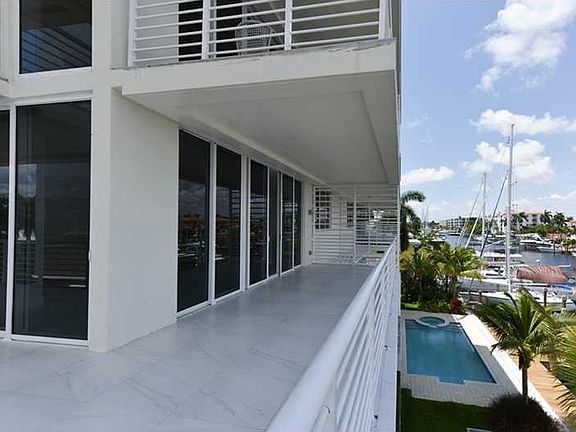 3rd image of 151 Isle Of Venice Dr APT 3A