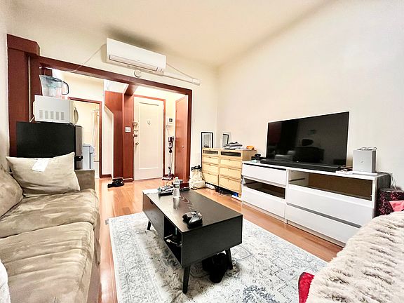 3rd image of 238 E 60th St APT 3R