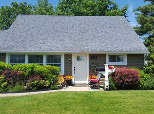 289 Indian Creek Dr, Levittown, PA 19057