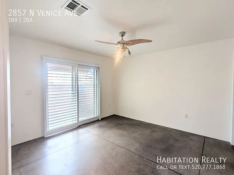 2857 N Venice Ave — Photo 10