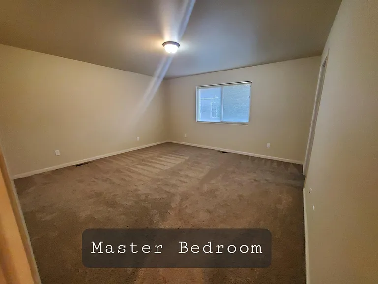 2403 N Water St — Photo 5