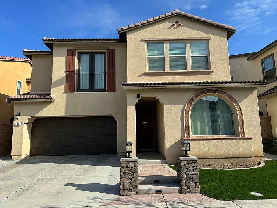 1st image of 3201 E Lavender Dr