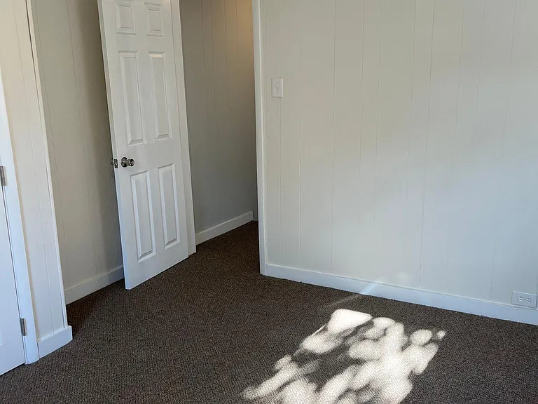 568 E Herman St — Photo 13