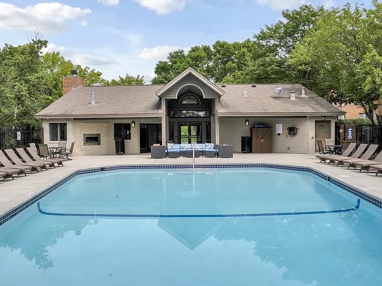 The Woodlands of Minnetonka Apartments — Photo 53