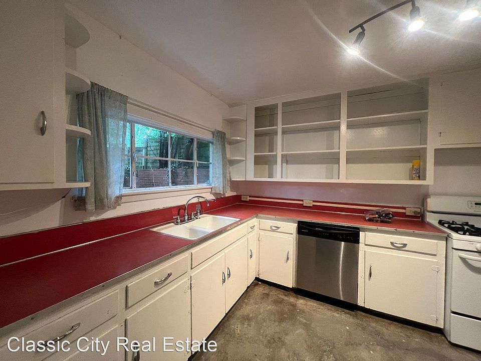 2nd image of 207B Gran Ellen Dr