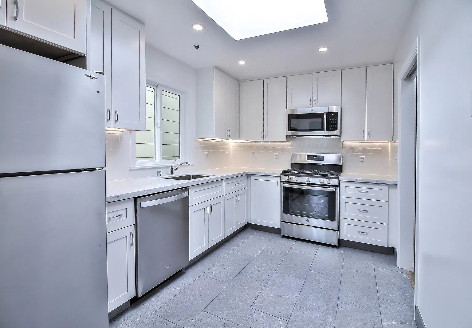Irving 915-917 — Photo 1