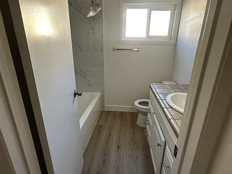 8657 Balboa Blvd #1 — Photo 6
