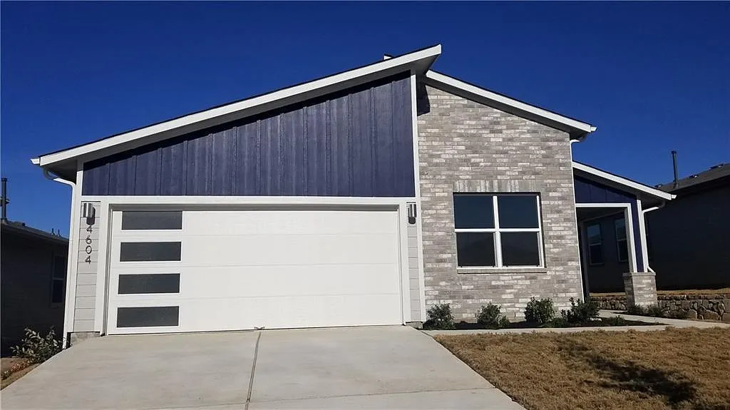 4 bed, 2.0 bath, 1861 sqft, $2,300 — Photo 1