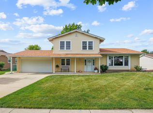 1558 Oregon Trl, Elk Grove Village, IL 60007