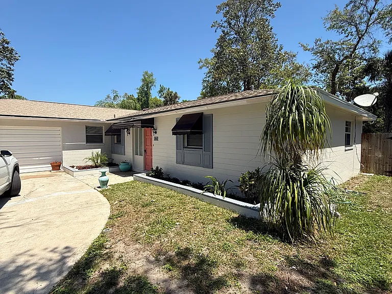 791 Lindenwood Cir E — Photo 2