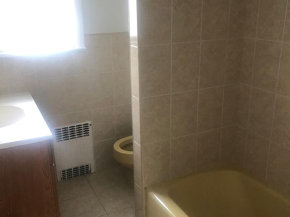 3rd image of 83 W Mineola Ave Floor 2