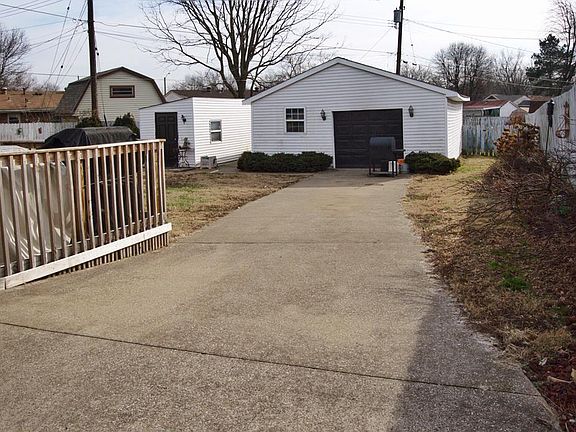2nd image of 2916 Cravens Ave