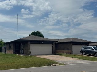923-925 N Main St, Republic, MO 65738