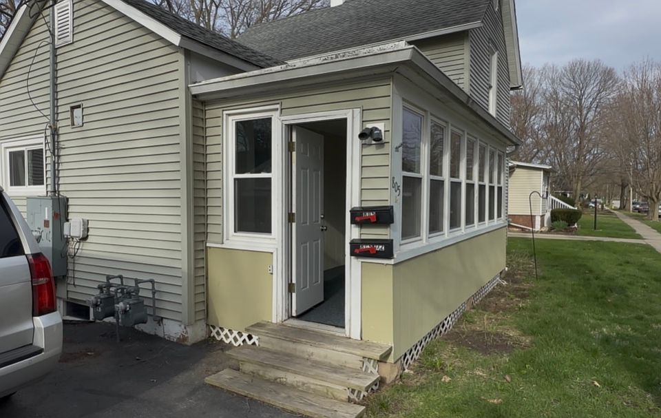 1st image of 805 Oak St