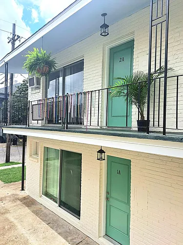 3921 Prytania Photo 1