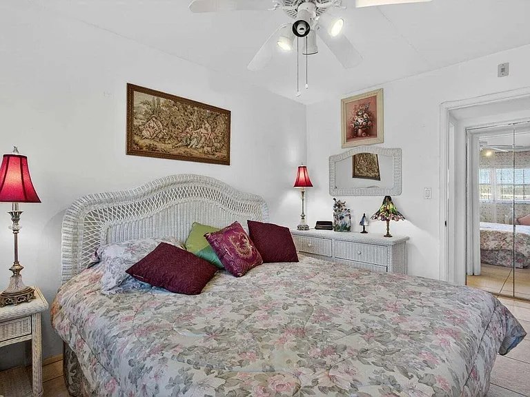 100 SE 6th Ave #303 — Photo 24
