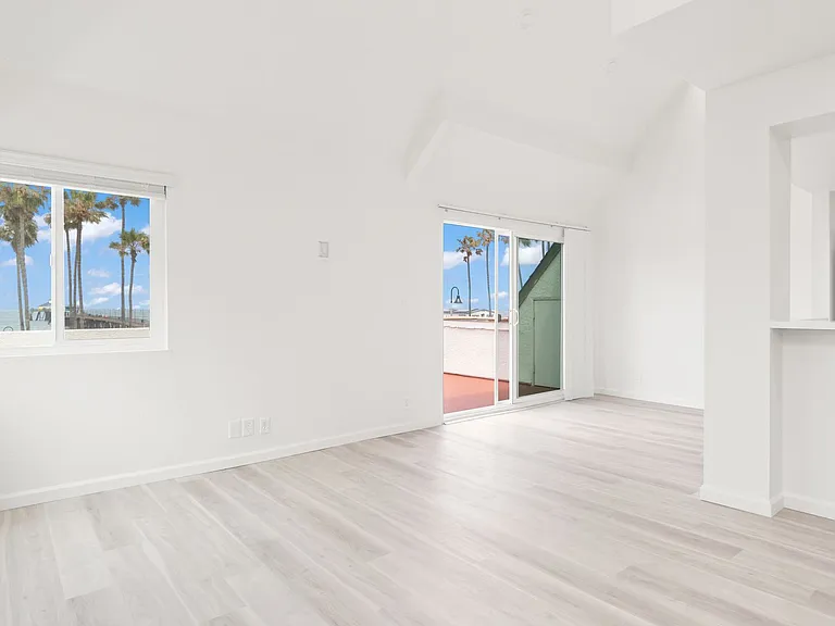 921-933 Seacoast Drive — Photo 4