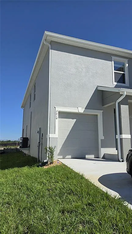 3 bed, 2.5 bath, 1758 sqft, $1,950 — Photo 1