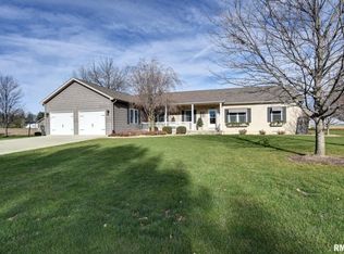 524 W 1st St, Assumption, IL 62510