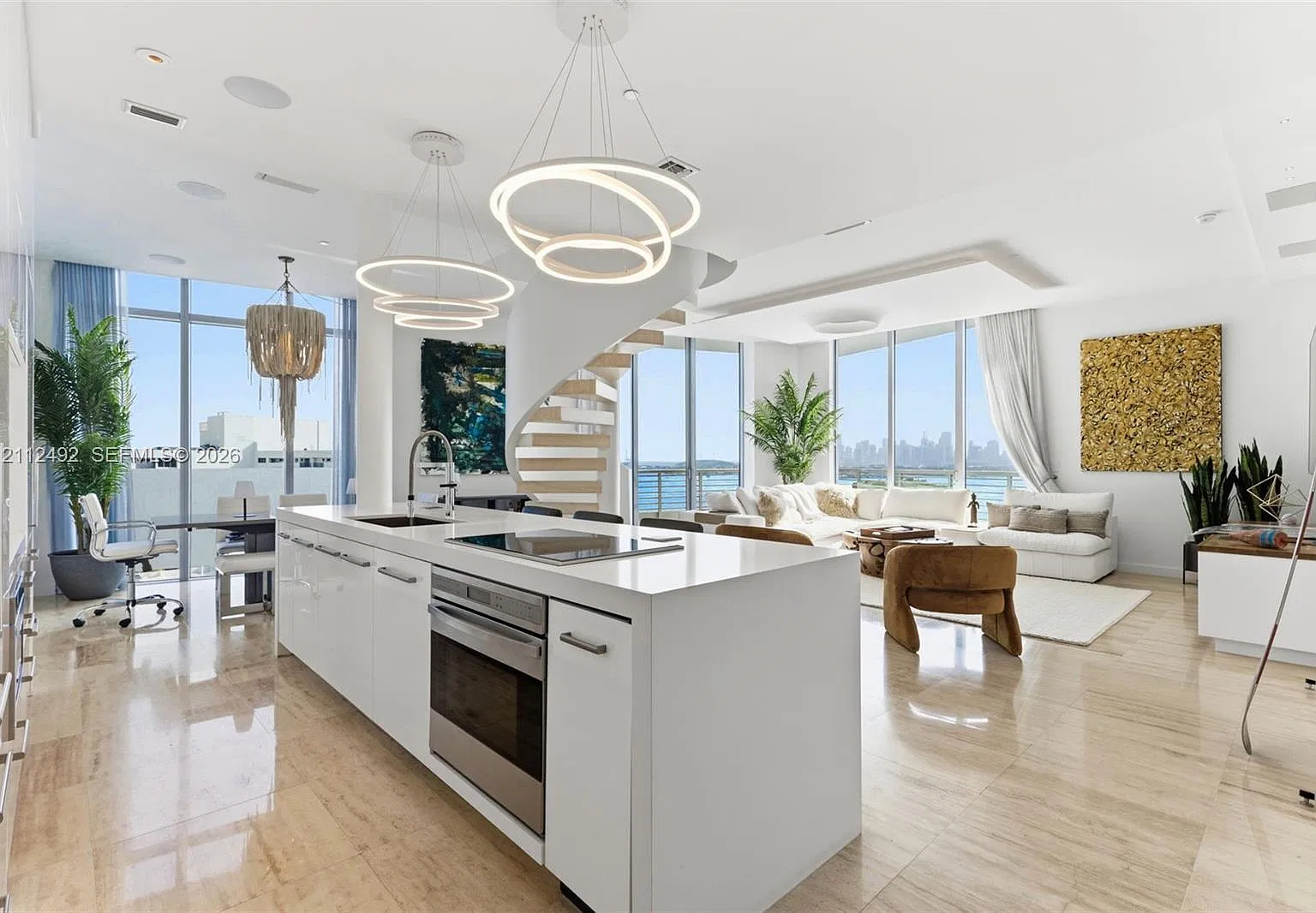 Capri South Beach Condo — Photo 2