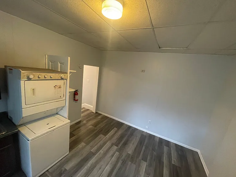 50 N Giles St #4 — Photo 1