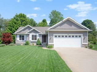 4009 Ronalds Rd, Dorr, MI 49323