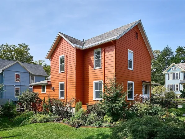 14 Arlington St, Northampton, MA 01060