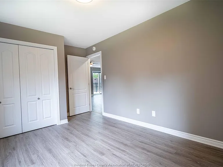 81 Brien Ave W #B — Photo 9