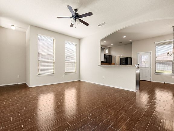 5th image of 696 Creekside Cir